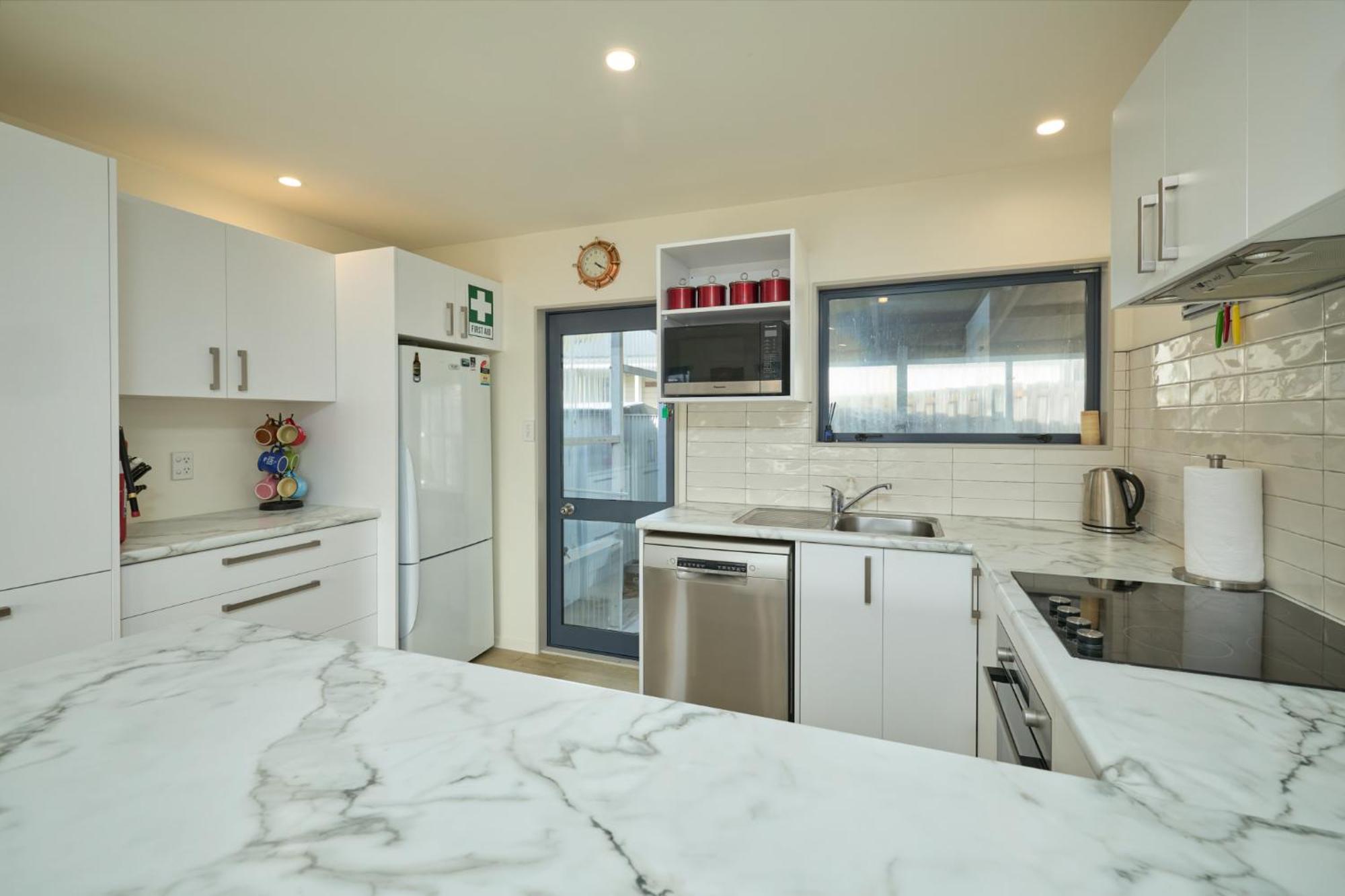 Location With Ocean And Mountain Views Kaikoura Exterior foto